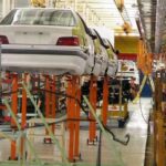 مشکلات خودروسازی وابسته به مسائل سیاسی است